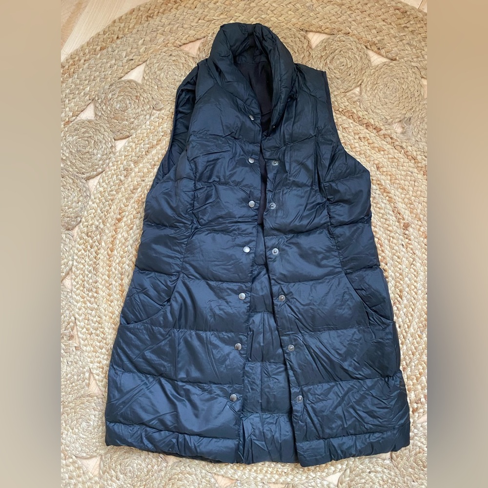 Women's Black Puffer Vest Coat - Classic Quilted Sleeveless Jacket